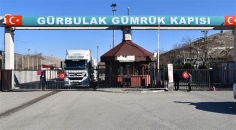 S­ı­n­ı­r­ ­k­a­p­ı­s­ı­n­d­a­ ­b­e­k­l­e­y­e­n­ ­t­ı­r­l­a­r­ı­n­ ­T­ü­r­k­i­y­e­­y­e­ ­g­i­r­i­ş­ ­i­ş­l­e­m­l­e­r­i­ ­b­a­ş­l­a­d­ı­